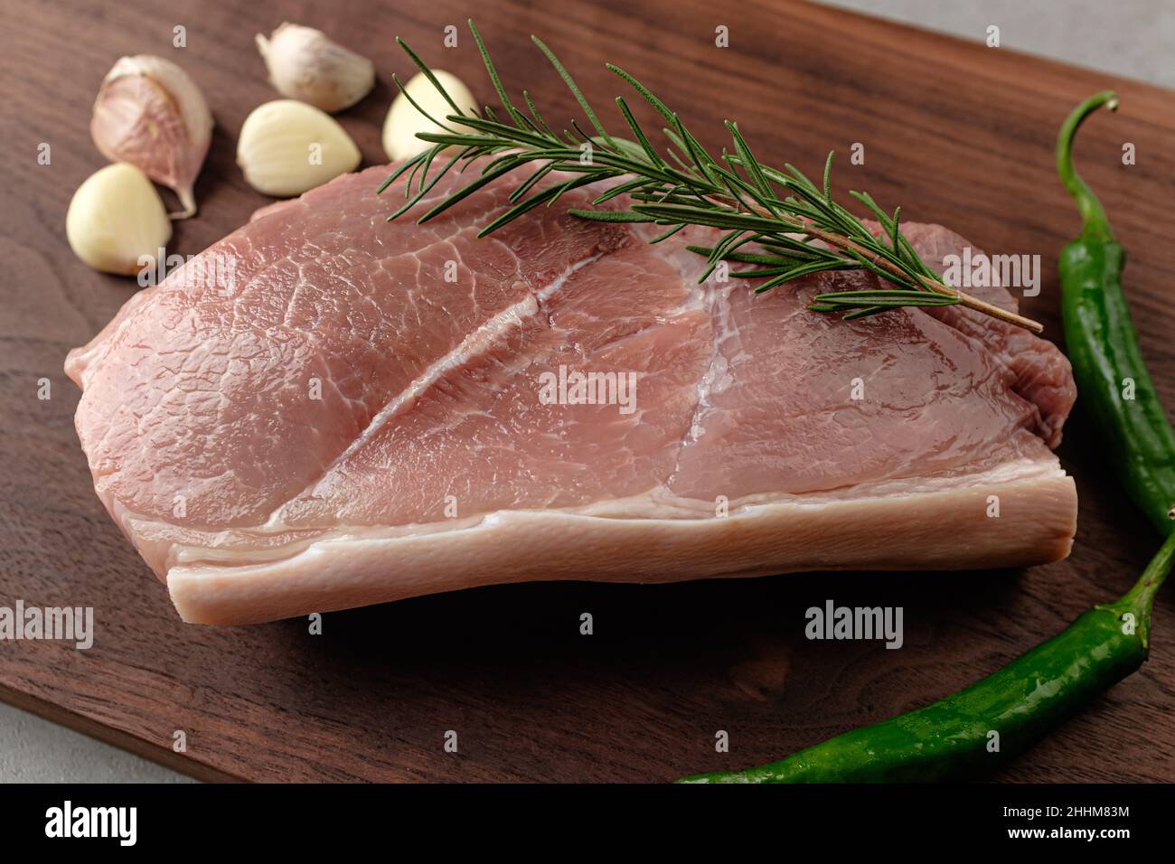 Viande crue de cuisses de porc hachées Banque D'Images