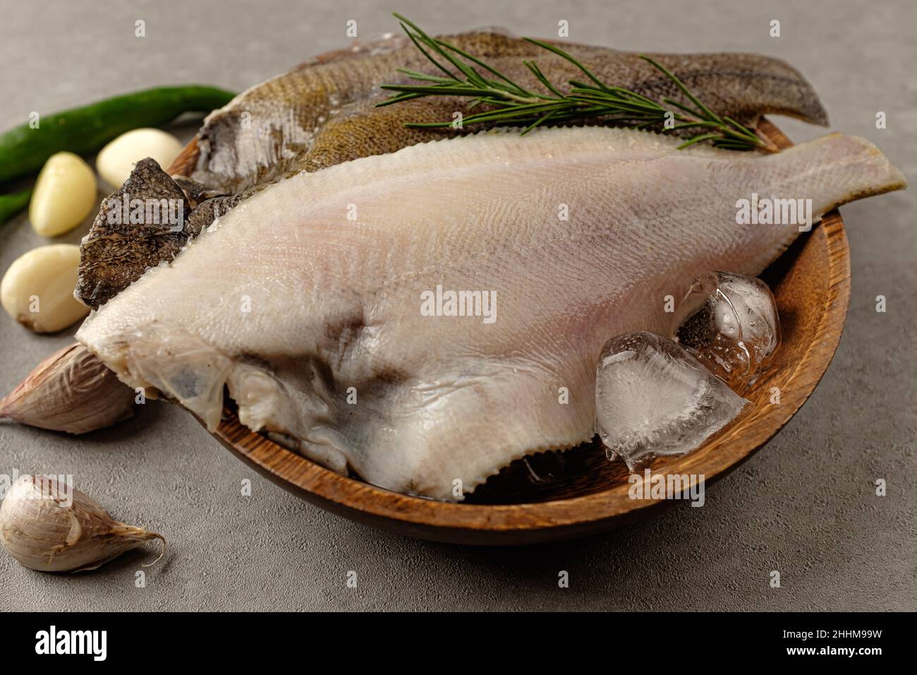 Poisson plat tendre et tendre fruits de mer parés Banque D'Images