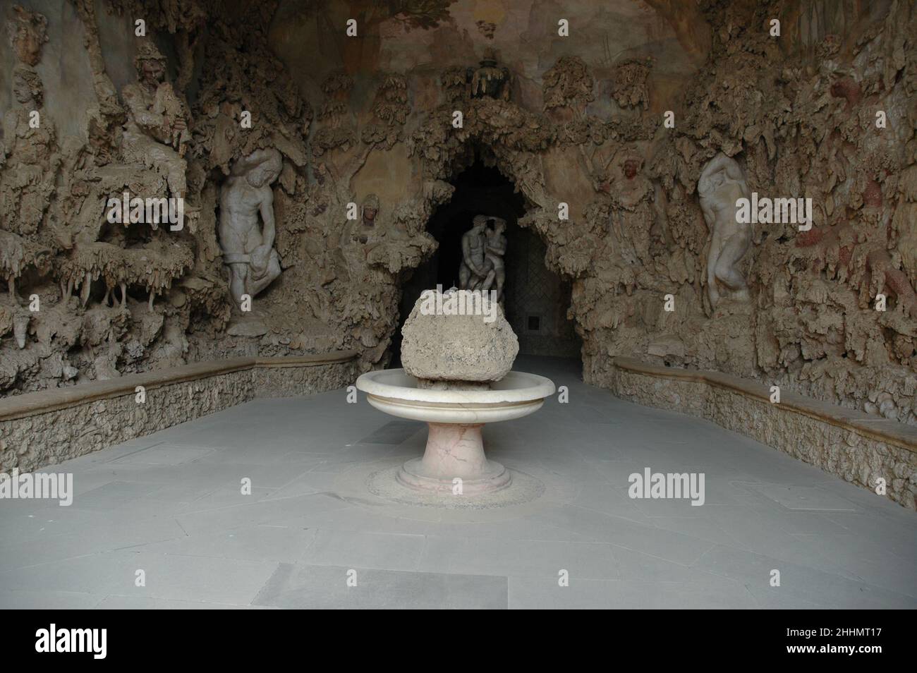Intérieur de la 'Grotta del Buontalenti' dans les jardins Boboli du Palazzo Pitti. Florence .Toscane Banque D'Images