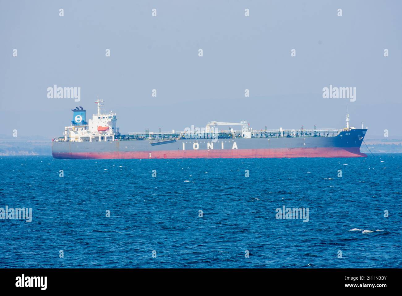 Navire de cargaison grec Ionia dans la mer Noire près du port de Burgas, Bulgarie. Banque D'Images