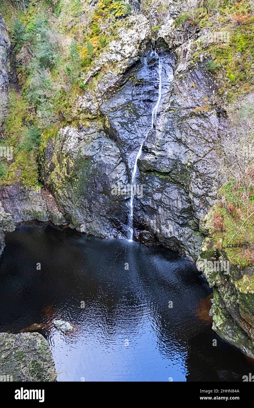 FOYERS HIGHLANDS ECOSSE LA CASCADE PRÈS DU LOCH NESS EN HIVER Banque D'Images