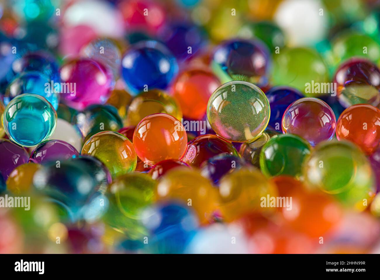 Vue Aérienne Des Billes Hydrogel Colorées De Perles D'eau. Photo stock -  Image du bleu, perle: 250138920