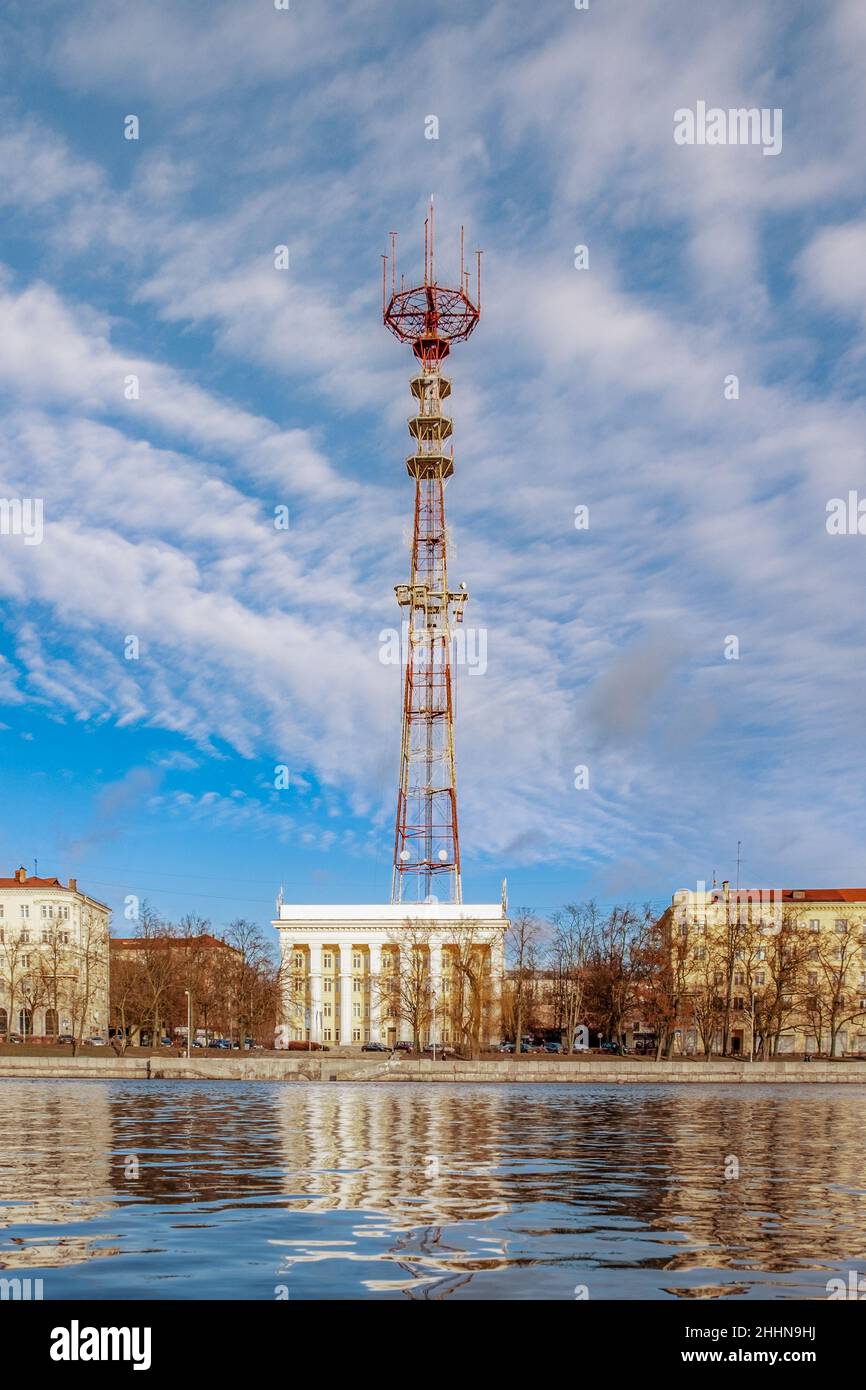 Tour de télécommunication à Minsk, la vue du parc Kupala Banque D'Images