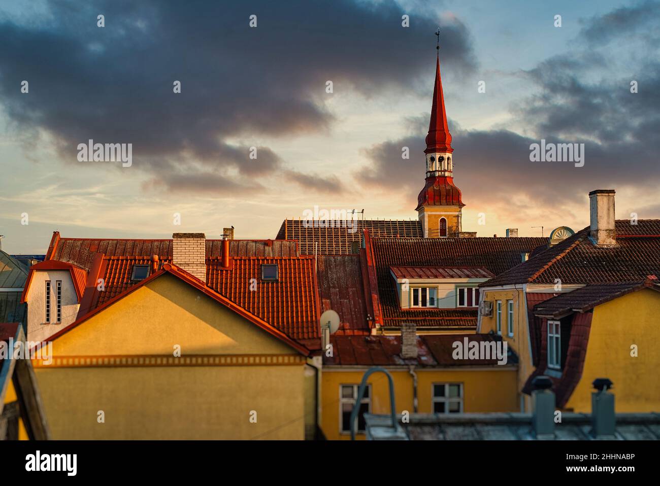 Vue sur la vieille ville de Pärnu en été. Banque D'Images