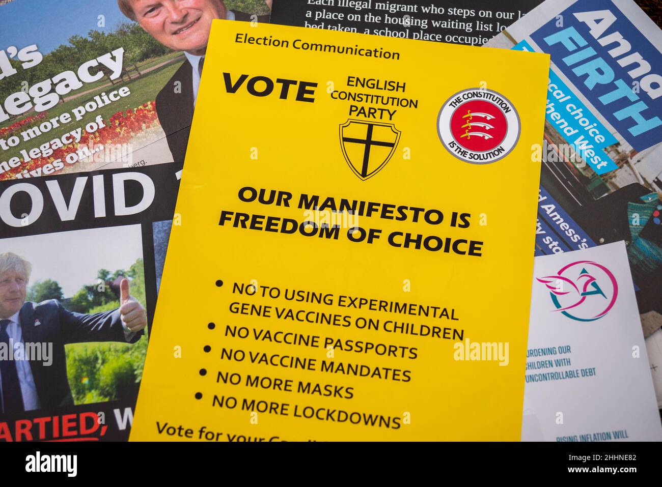 Southend on Sea, Essex, Royaume-Uni.25th janvier 2022.Une élection partielle pour la circonscription de Southend-West en remplacement du député assassiné Sir David Amess a été prévue pour le 3rd février.Labour, Lib Dems et Reform ne contestent pas le siège, mais les Démocrates anglais, le Parti constitutionnel anglais, Freedom Alliance et la candidate indépendante Jayda Fransen (également du Parti de la liberté britannique et anciennement de EDL) sont parmi ceux qui contestent le siège contre le conservateur Anna Firth.Des tracts de campagne du parti avec des points de vue extrêmes ont été livrés localement, commentant l'immigration et Covid 19 Banque D'Images