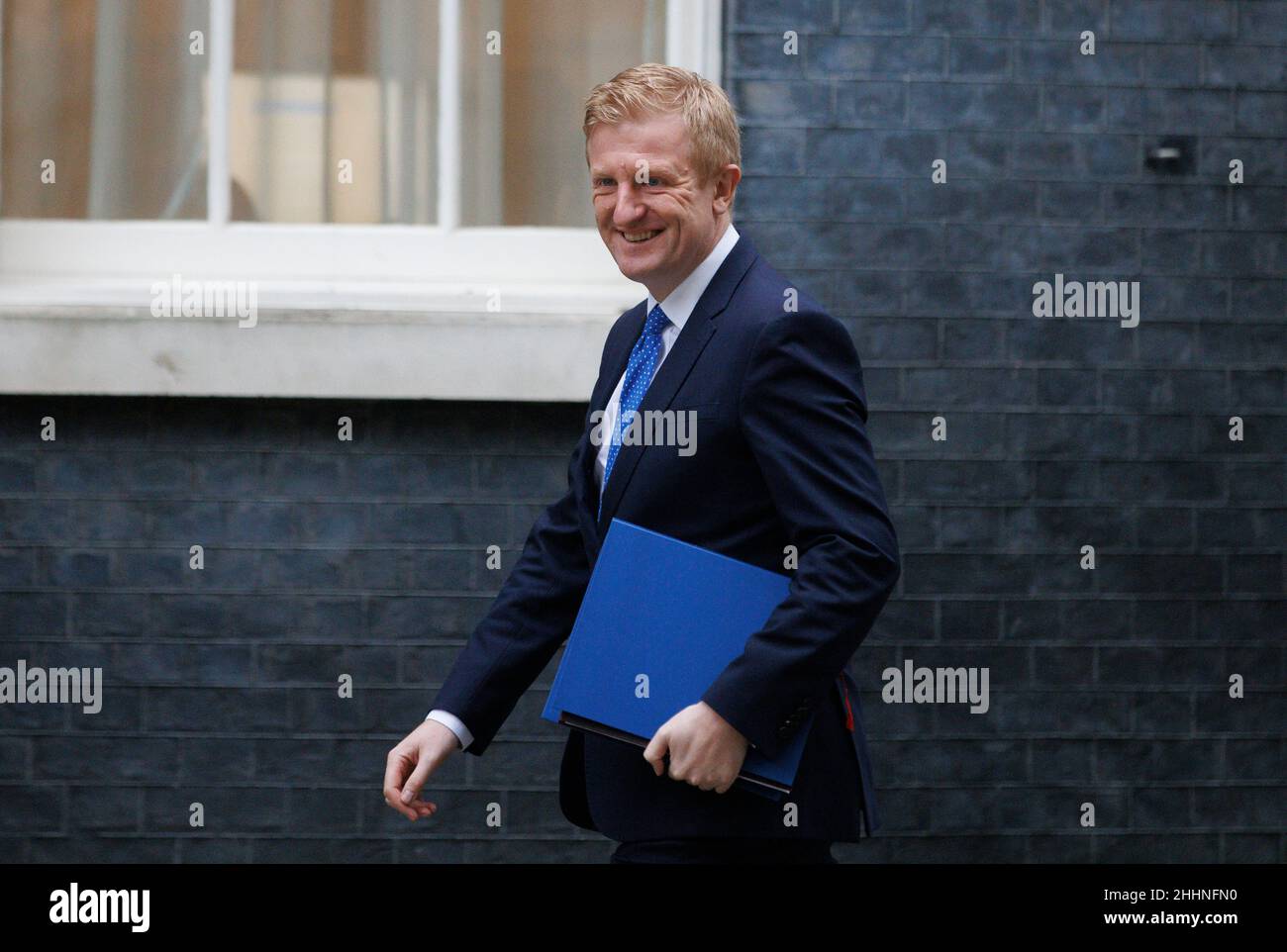 Londres, Royaume-Uni.25th janvier 2022.Oliver Dowden, coprésident du Parti conservateur, assiste à la réunion hebdomadaire du Cabinet à Downing Street.Le Premier ministre, Boris Johnson, subit une pression intense à la suite des allégations de divers partis au numéro 10.Crédit : Mark Thomas/Alay Live News Banque D'Images