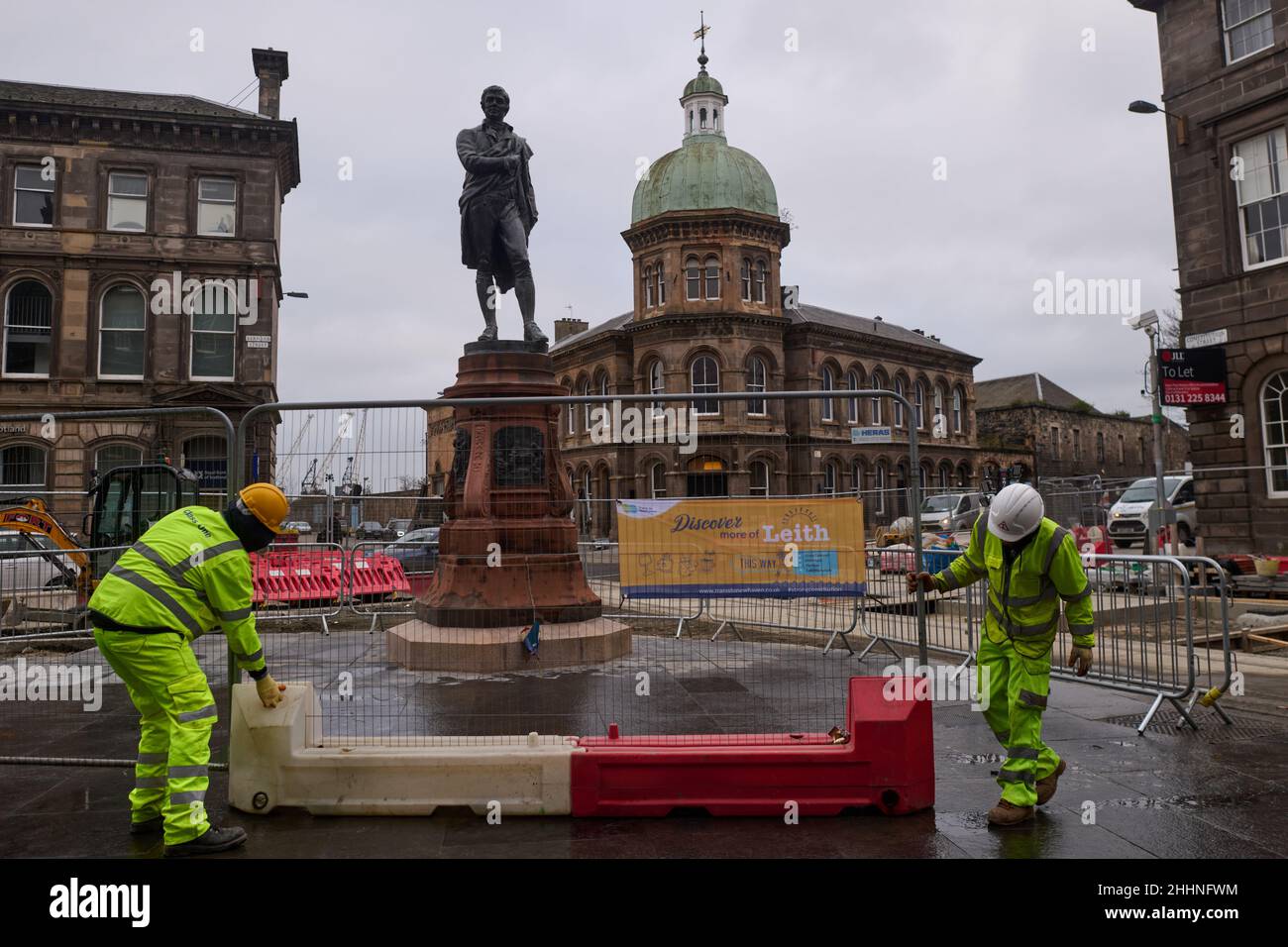 Edimbourg, Écosse, Royaume-Uni, le 25 2022 janvier. La statue Robert Burns, âgée de 200 ans, est restaurée à Leith à temps pour la nuit de Burns ayant été enlevée pour la construction de la ligne de tramway. Credit sst/alamy Live News Banque D'Images