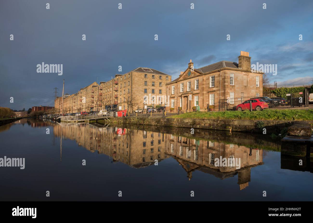 Réflexions sur le canal au quai Speirs dans le centre de Glasgow. Banque D'Images