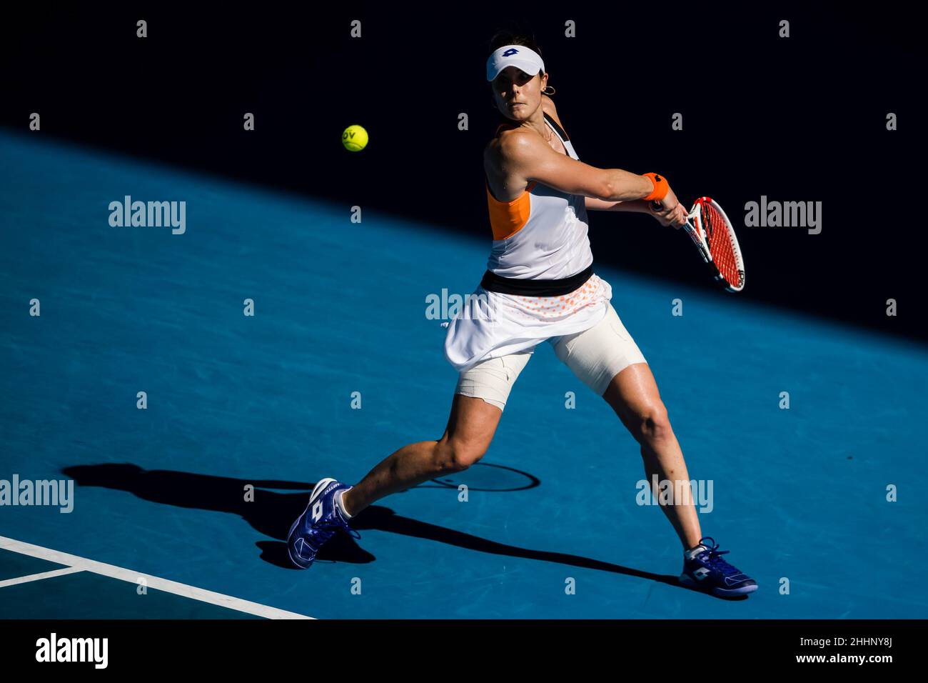 MELBOURNE, AUSTRALIE - JANVIER 24 : Alizé Cornet de France lors de son quatrième tour de rencontre des femmes célibataires lors de l'Open d'Australie 2022 au Melbourne Park le 24 janvier 2022 à Melbourne, Australie (photo d'Andy Astfalck/Orange Pictures) Banque D'Images