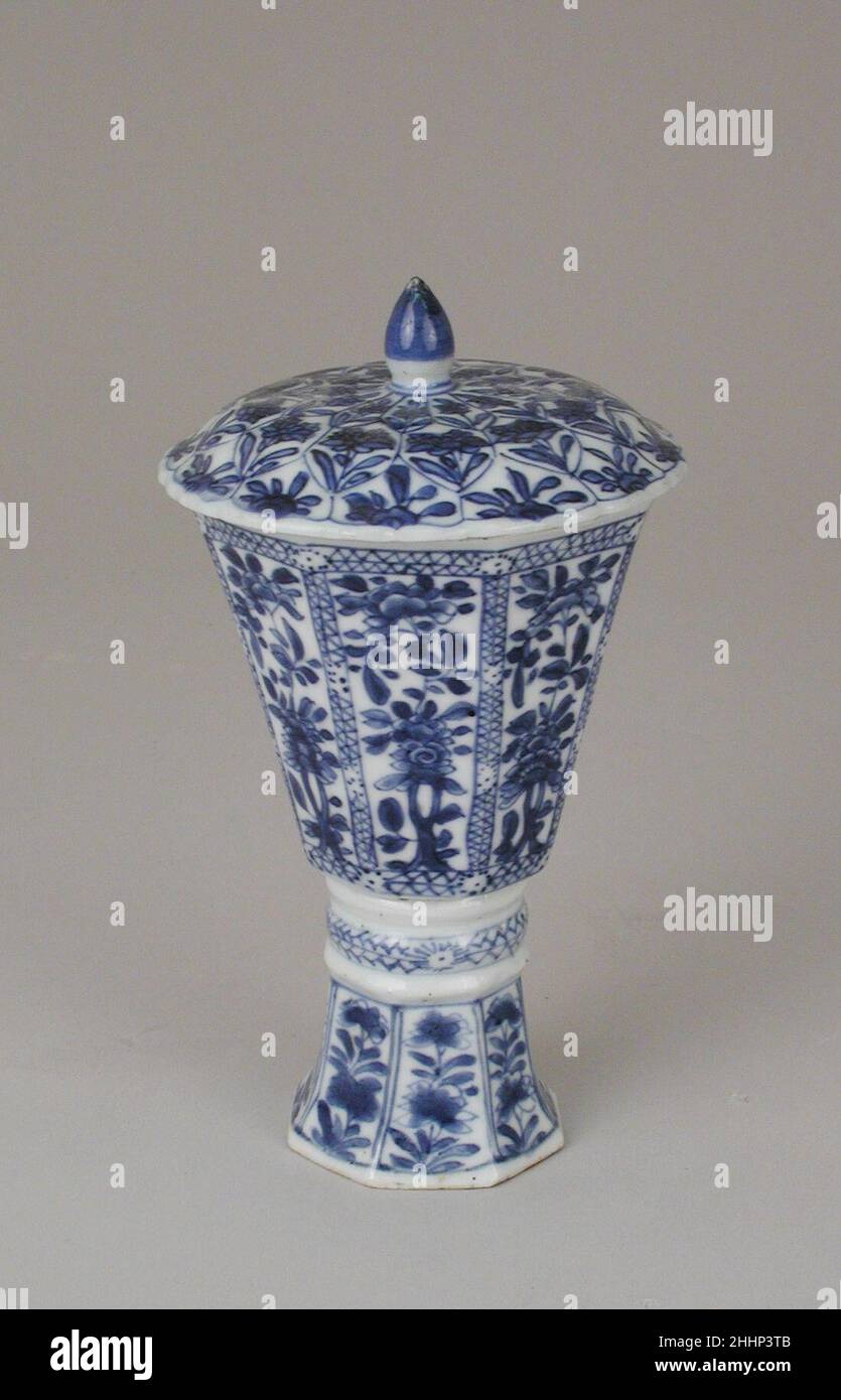 Cuvette avec couvercle env.1690–1700 Chinois, pour le marché européen.Cuvette avec couvercle.Chinois, pour le marché européen.1690–1700.Porcelaine à pâte dure.Céramique-porcelaine-exportation Banque D'Images