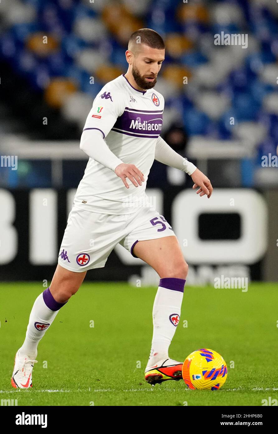 NAPLES, ITALIE - JANVIER 13: Matija Nastasic de l'ACF Fiorentina en action, pendant le match de Coppa Italia entre SSC Napoli et ACF Fiorentina au Stadio Diego Armando Maradona le 13 janvier 2022 à Naples, Italie.(Photo par MB Media) Banque D'Images