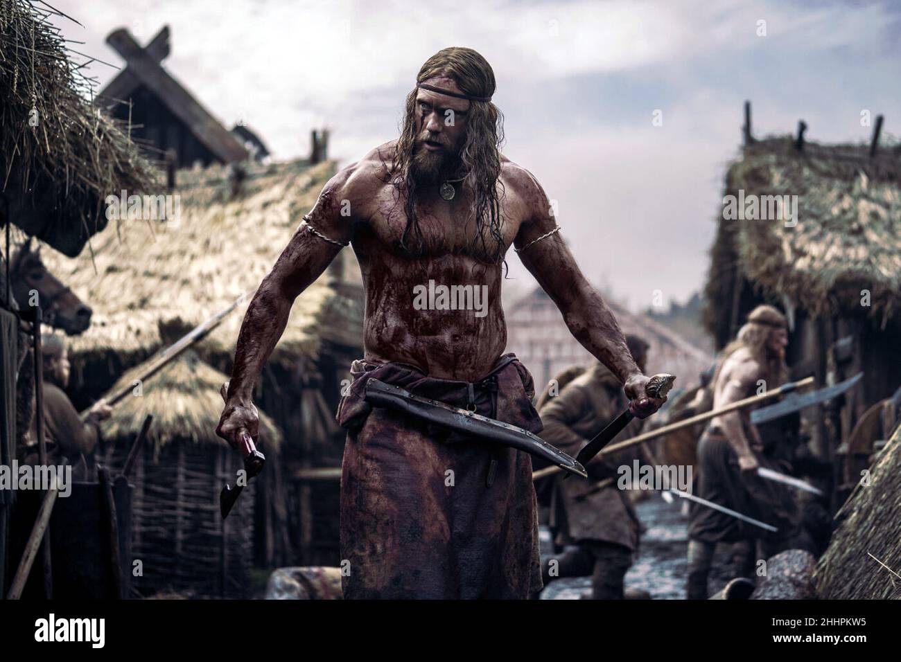 The Northman est un film historique épique américain à venir réalisé par Robert Eggers, co-écrit par Eggers et Sjón.Situé au début du dixième siècle en Islande.Cette photographie est à usage éditorial exclusif et est le droit d'auteur de la compagnie de film et/ou le photographe assigné par la compagnie de film ou de production et ne peut être reproduite que par des publications en conjonction avec la promotion du film ci-dessus. Banque D'Images