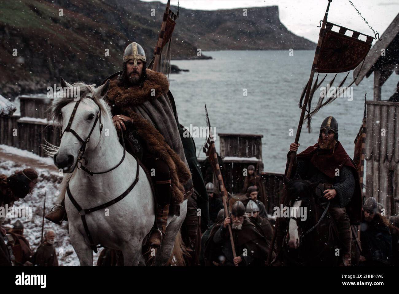 The Northman est un film historique épique américain à venir réalisé par Robert Eggers, co-écrit par Eggers et Sjón.Situé au début du dixième siècle en Islande.Cette photographie est à usage éditorial exclusif et est le droit d'auteur de la compagnie de film et/ou le photographe assigné par la compagnie de film ou de production et ne peut être reproduite que par des publications en conjonction avec la promotion du film ci-dessus. Banque D'Images