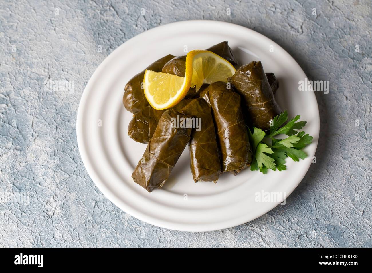 Aliments turcs ; feuilles farcies (yaprak sarma dolma) Banque D'Images