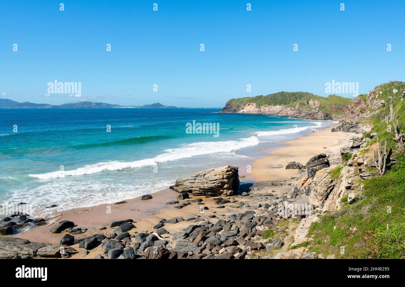 Plage tropicale Praia Brava à Cabo Frio Brésil Banque D'Images