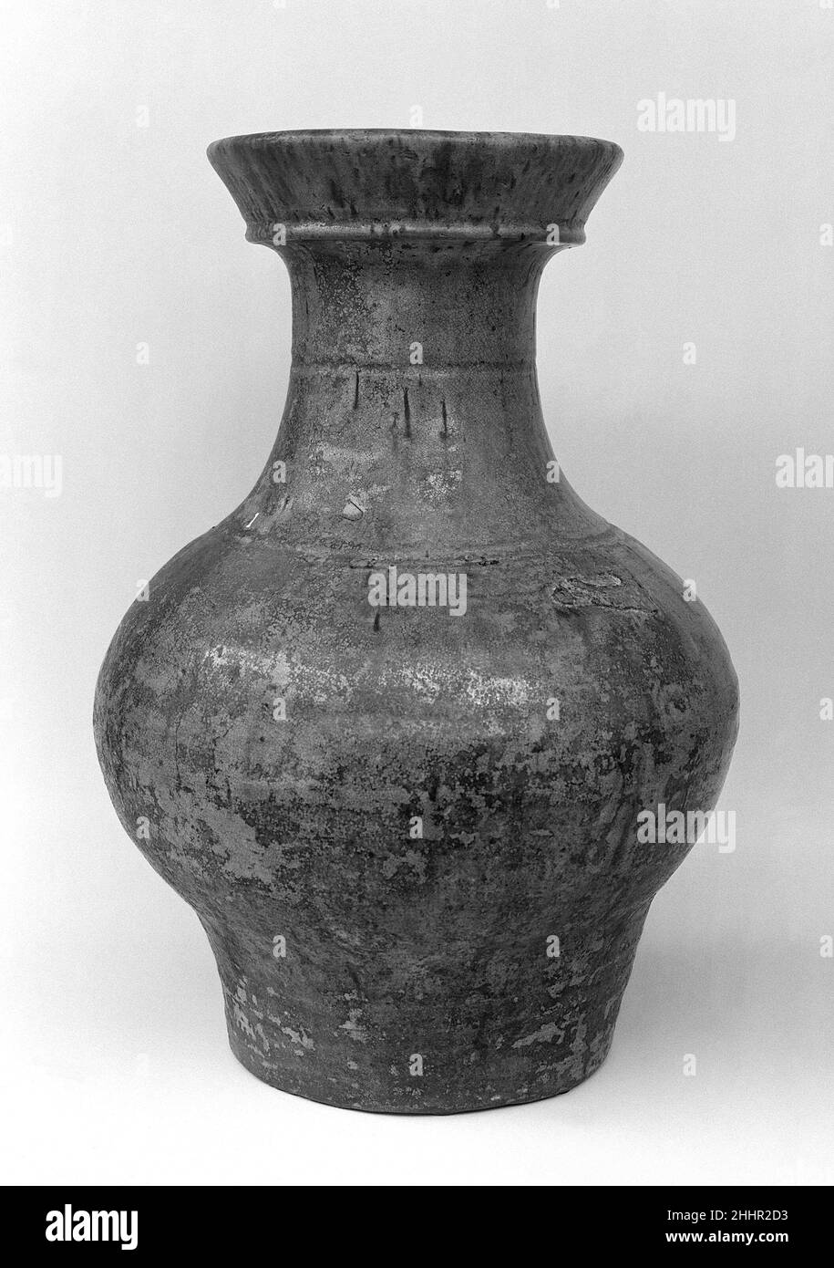 Récipient à vin (hu) 1st–2nd Century China.Récipient à vin (hu).Chine.1st–2nd siècle.Faïence avec glaçure vert plomb.Dynastie Han (206 B.C.–A.D.220).Céramique Banque D'Images
