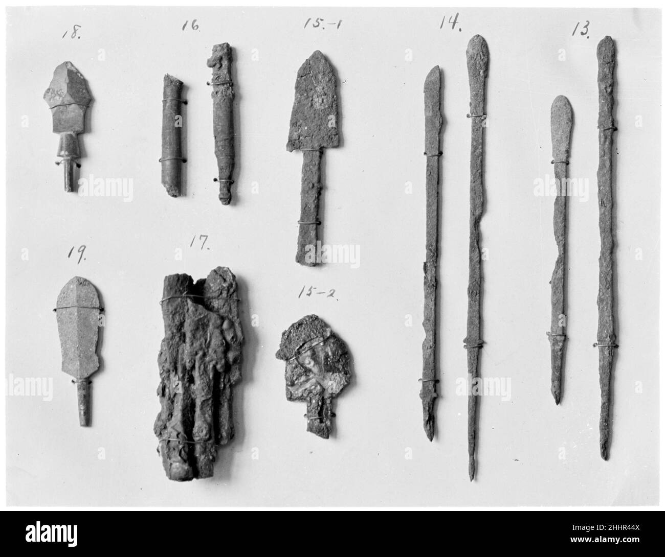 Sept points d'affrontement avant 700 Japonais.Sept points d'affrontement.Japonais. Avant 700.Fer, cuivre.Équipement de tir à l'arc Banque D'Images