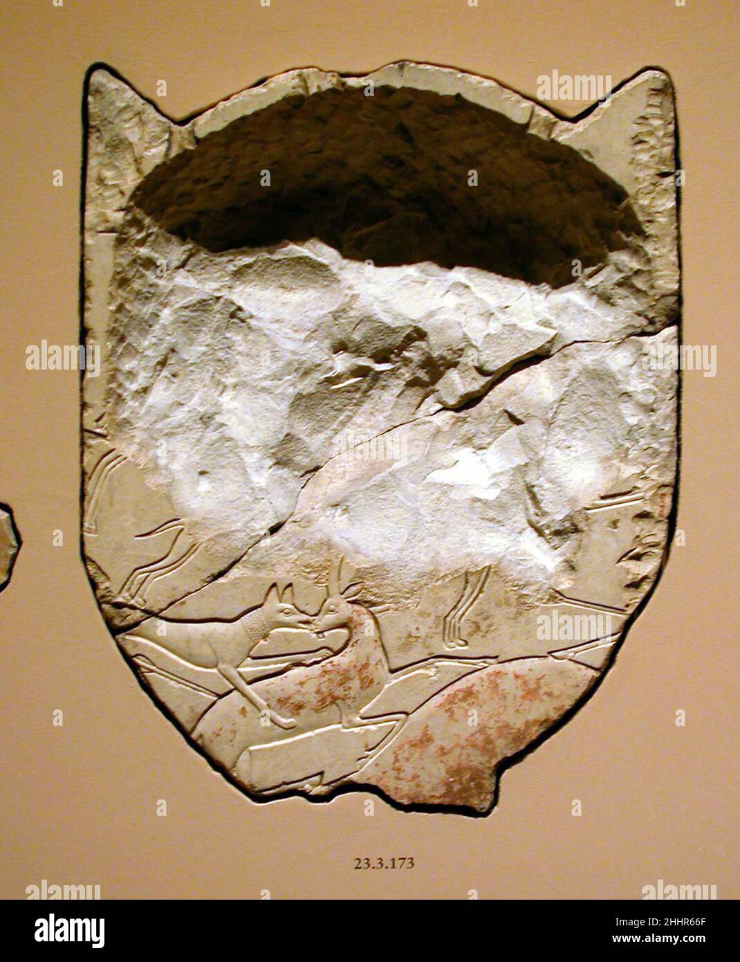 Fragment d'une chasse dans le désert - voir 26,3.354-5-relatif ca.2051–2000 B.C. Middle Kingdom les scènes d'animaux de chasse dans le désert sont devenues une partie standard de la décoration de tombeau pendant le Vieux Royaume (voir, par exemple, 08.201.1g, de la tombe de Raemkai).Au cours du troisième et au début du deuxième millénaire av. J.-C., les déserts égyptiens avaient encore le caractère d'une savane vallonnée remplie de plantes rustiques et peuplée d'une multitude d'animaux sauvages tels que la gazelle, l'antilope, les lapins, les hyènes et le lion ou la guépard occasionnels.Situé à la périphérie de la plaine d'inondation, et donc aux bords de l'ordre Banque D'Images