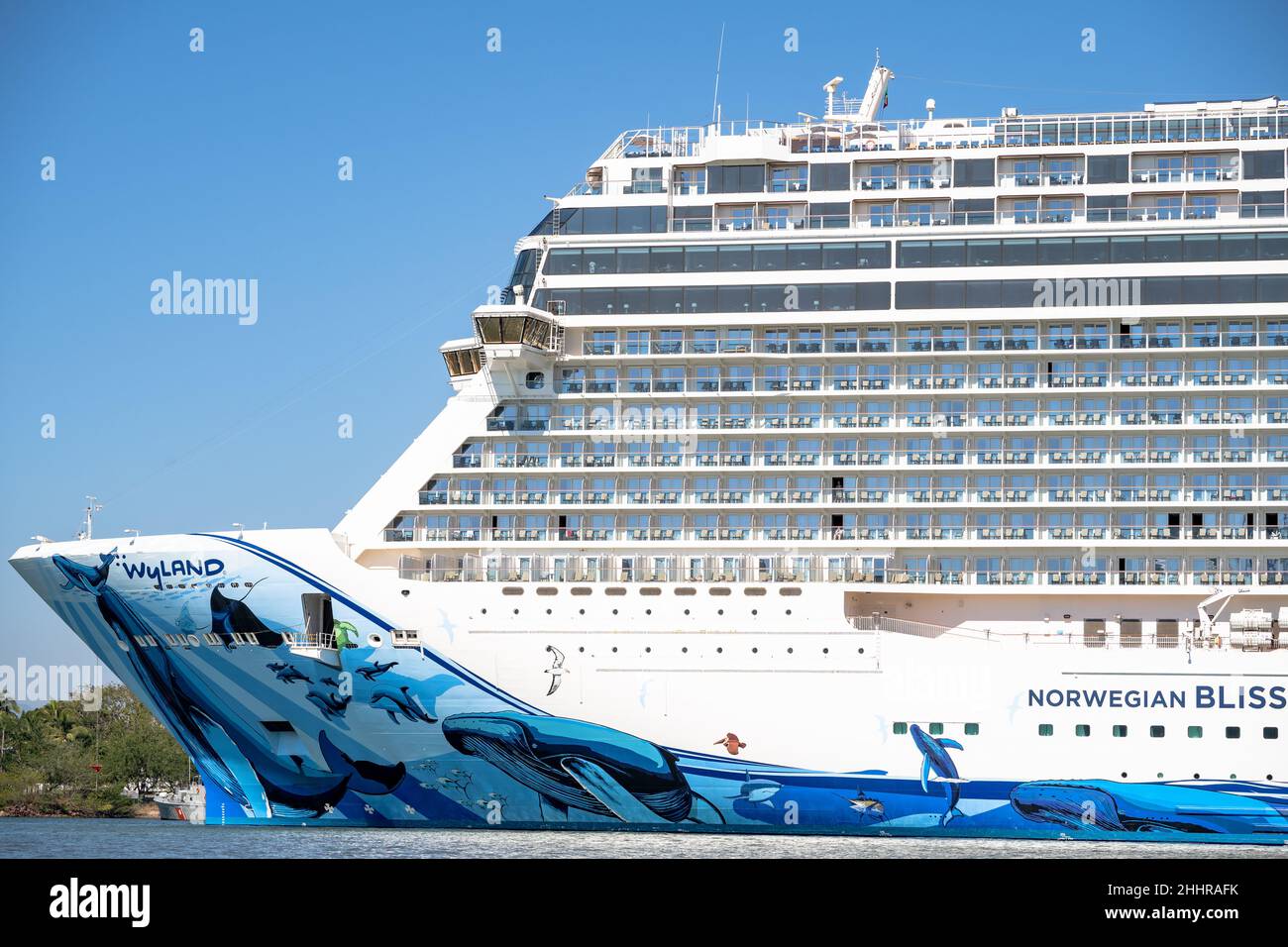 Norwegian Bliss ancré à Puerto Vallarta, Mexique Banque D'Images