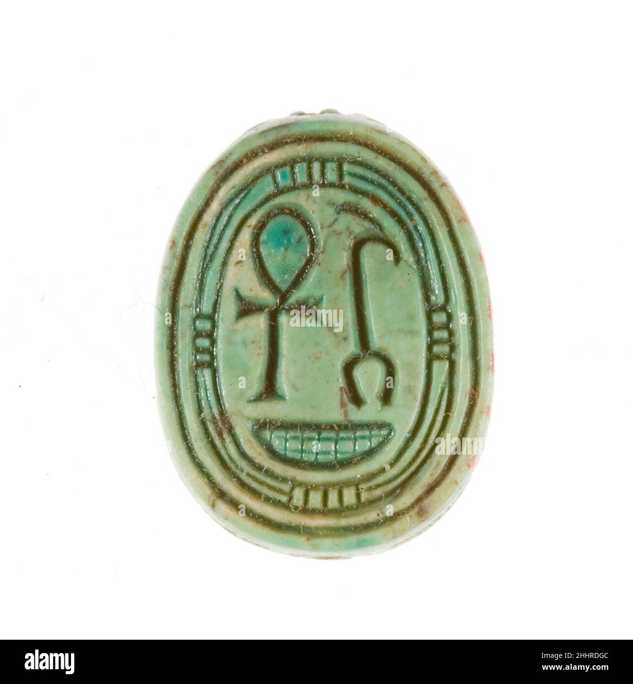Scarab inscrit avec un motif hiéroglyphique ca.1479–1458 C.-B. Nouveau Royaume.Scarab inscrit avec un motif hiéroglyphique ca.1479–1458 C.-B.Stéatite (émaillée).Nouveau Royaume.D'Égypte, haute Égypte, Thèbes, Deir el-Bahri, Temple de Hatshepsut,Dépôt de fondation 7 (G), fouilles de la MMA, 1926–27.Dynastie 18, tôt Banque D'Images