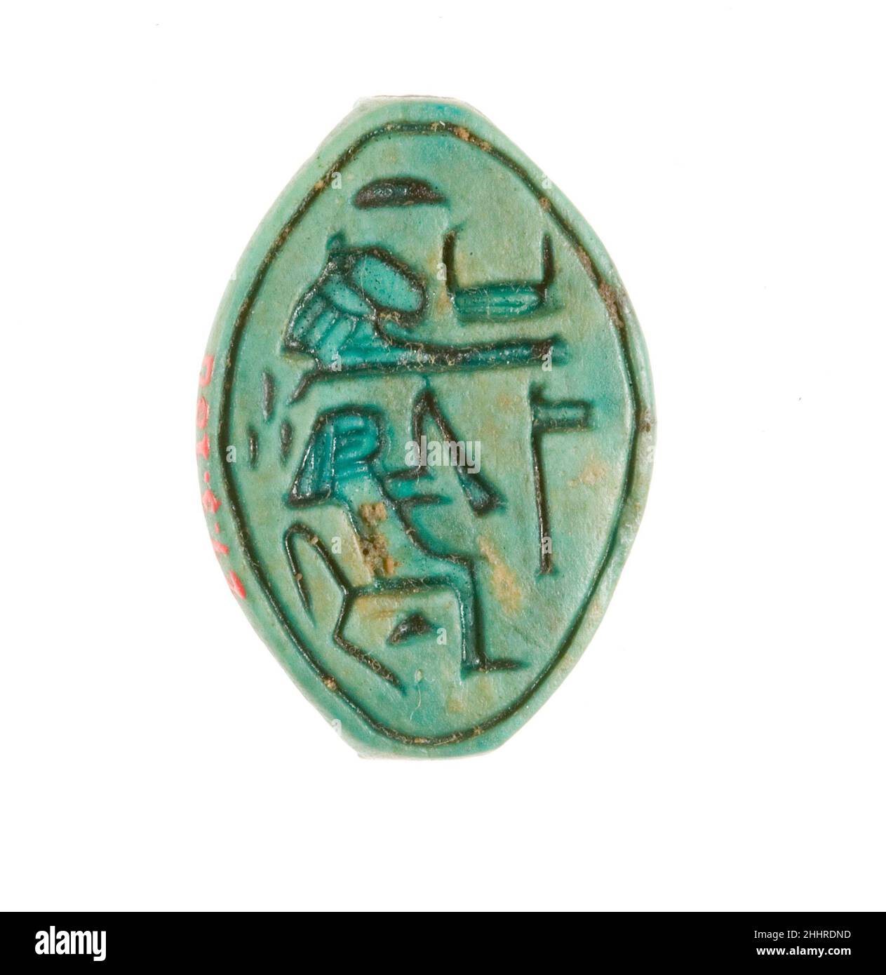 Cowroid Seal Amulet inscrit pour la femme de Dieu Hatshepsut ca.1479–1458 C.-B. Nouveau Royaume cet amulette de cowroïde (en forme de coquille de cowrie) a été trouvé dans un dépôt de fondation associé au temple funéraire de Hatshepsout à Deir el-Bahri.La base est inscrite avec son nom personnel, Hatshepsut ('avant tout de noblewomen') lié au titre de l'épouse de Dieu.Hatshepsut hérita du titre alors qu'elle servit comme reine principale de son demi-frère, Thutmose IIPlus tard dans sa vie, après avoir pris les titres de Roi, Hatshepsout a passé le titre à sa fille, Neferure (voir scarab 27,3.326) Banque D'Images
