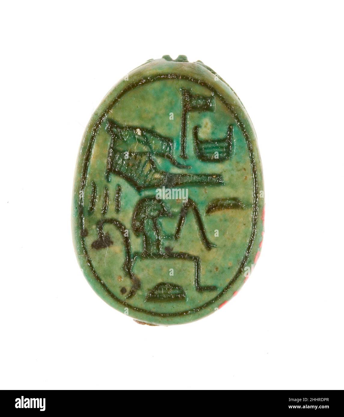 Scarab inscrit pour la femme de Dieu Hatshepsut ca.1479–1458 C.-B. Nouveau Royaume ce scab a été trouvé dans un dépôt de fondation associé au temple funéraire de Hatshepsut à Deir el-Bahri.La base est inscrite avec son nom personnel, Hatshepsut ('avant tout de noblewomen') lié au titre de l'épouse de Dieu.Hatshepsut hérita du titre alors qu'elle servit comme reine principale de son demi-frère, Thutmose IIPlus tard dans sa vie, après avoir pris les titres de Roi, Hatshepsout a passé le titre à sa fille, Neferure (voir scarab 27,3.326).Scarab inscrit pour la femme de Dieu Hatshepsut. CA.1479–1458 Banque D'Images