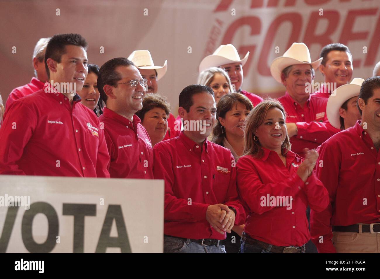 Clôture de la campagne d'Alfonso Elias Serrano candidat au poste de gouverneur de Sonora par le PRI 1 juin 2009 © (photo de Luis Gutierrez)....Sur l'image : Benjamin Basaldua, Ulis Cristopulus, Manuel ignacio Acosta, Flor Ayala , Epifanio Salido,Roberto Rival .Cierre de campagne de Alfonso Elias Serrano candidato a gobernador de Sonora por el PRI 1 junio 2009 © (photo de Luis Gutierrez)..... Banque D'Images