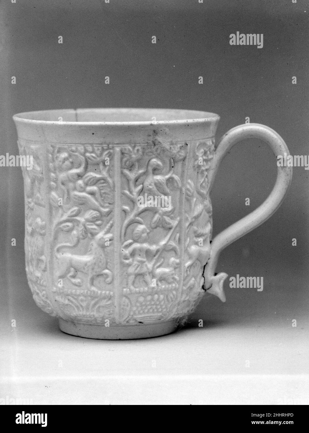 Cup 1740–50 Grande-Bretagne (marché américain).Cuvette.Britannique (marché américain).1740–50.Grès.Fabriqué à Staffordshire, Angleterre Banque D'Images