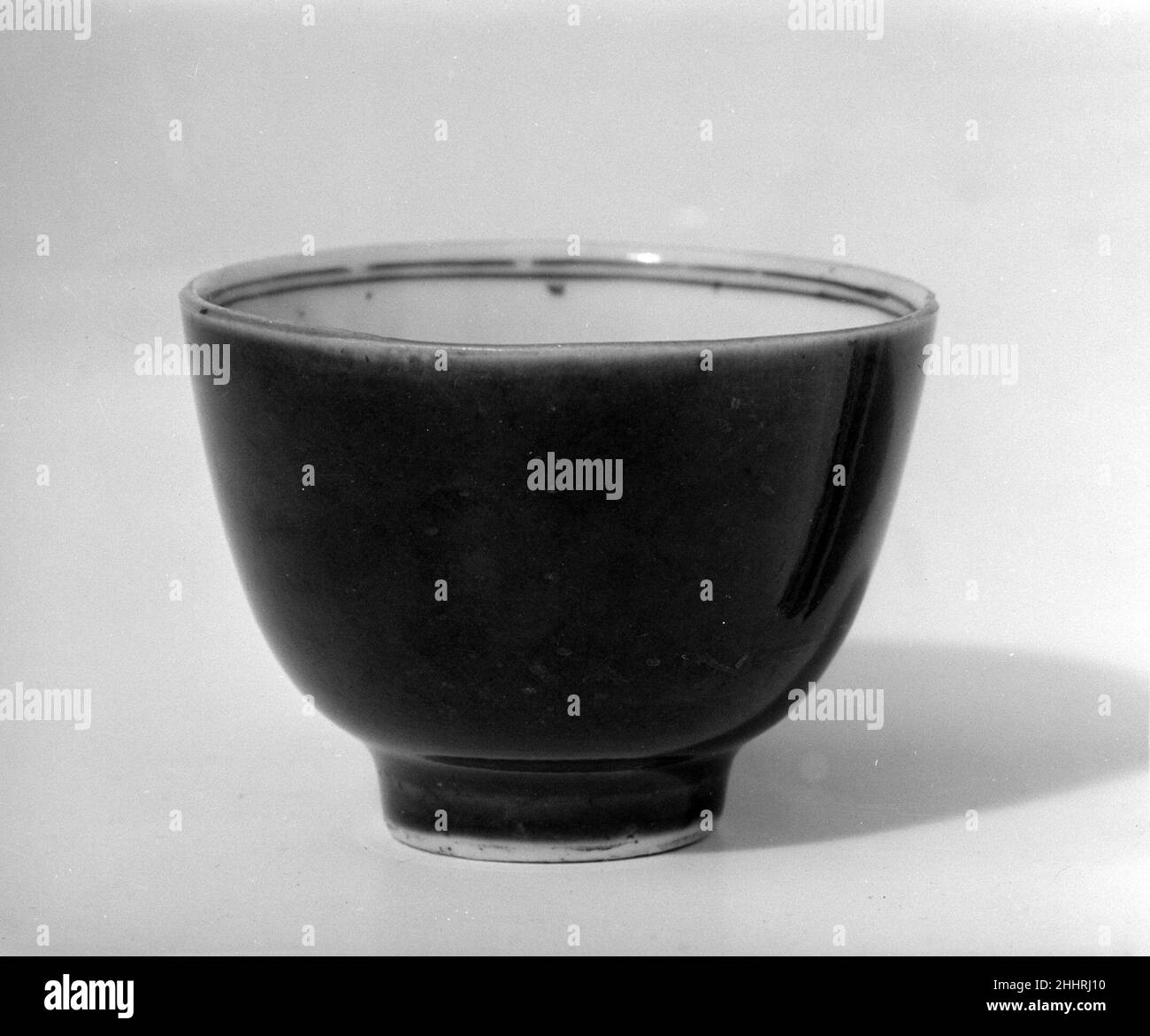 Tasse 1736–95 Chinois.Cuvette.Chinois.1736–95.Porcelaine.Fabriqué en Chine Banque D'Images