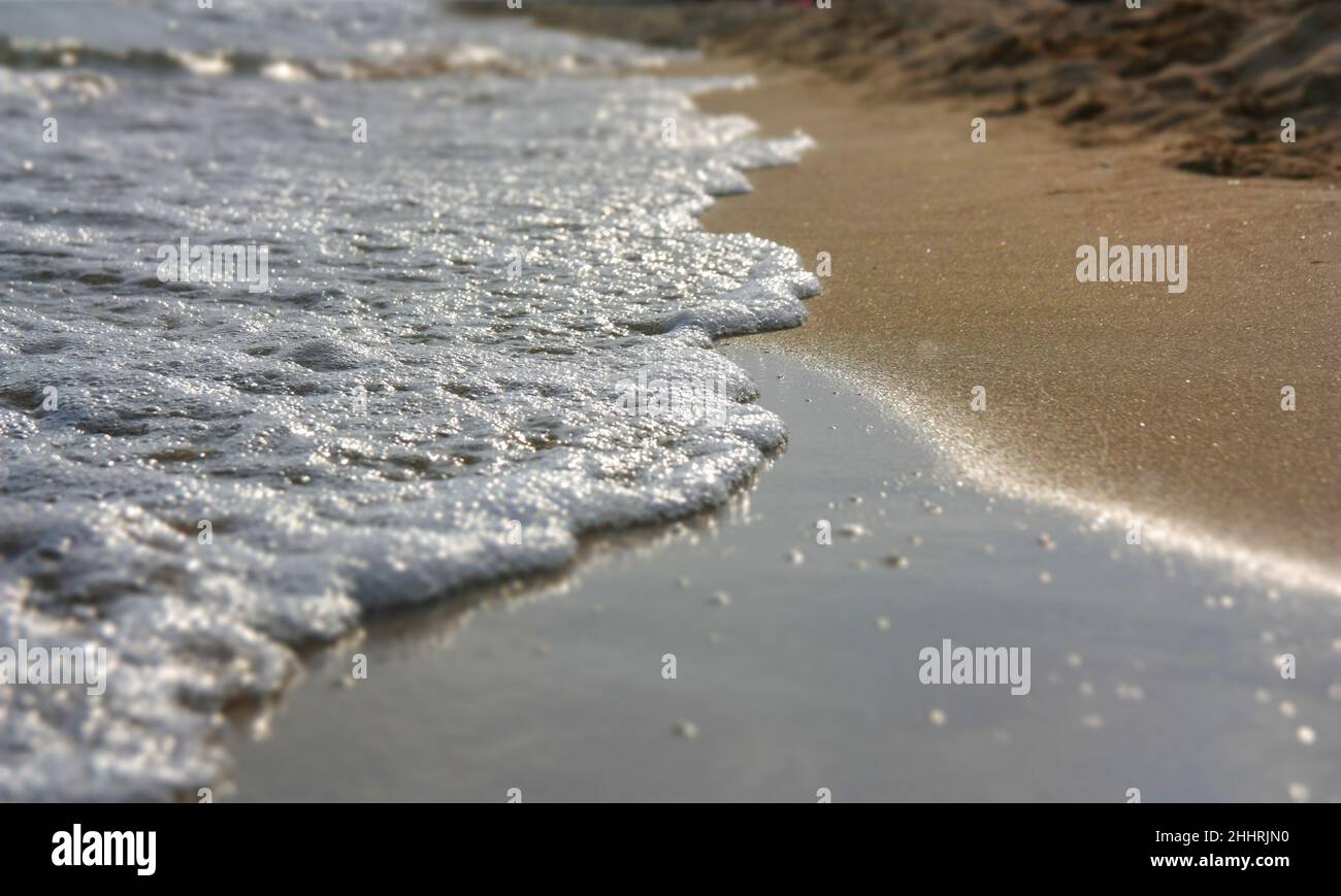 Vue rapprochée des vagues sur la plage Banque D'Images