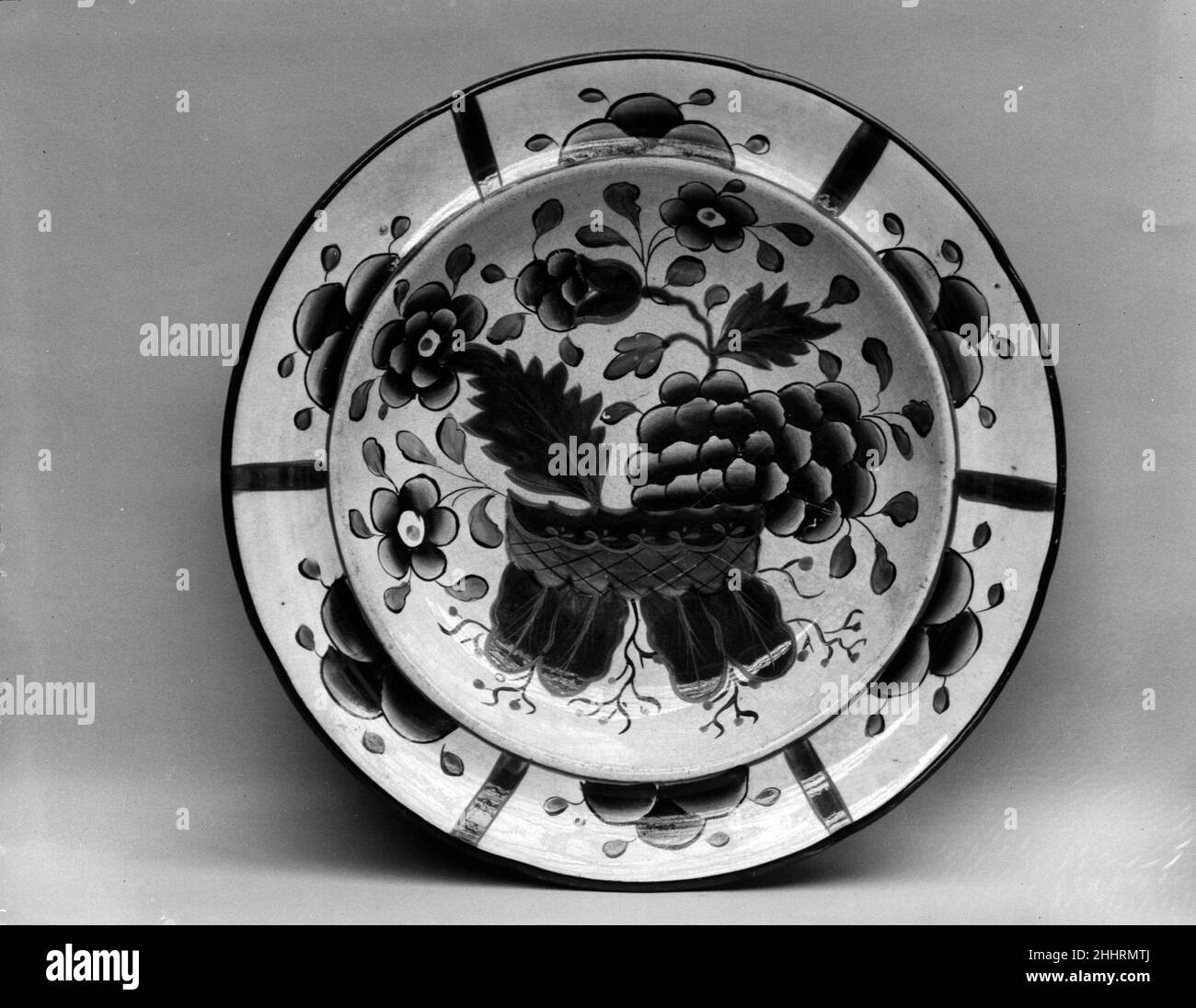 Plat ca.1825 Grande-Bretagne (marché américain).Plat.Britannique (marché américain). CA.1825. Faïence, néerlandais gaudy.Fabriqué à Staffordshire, Angleterre Banque D'Images