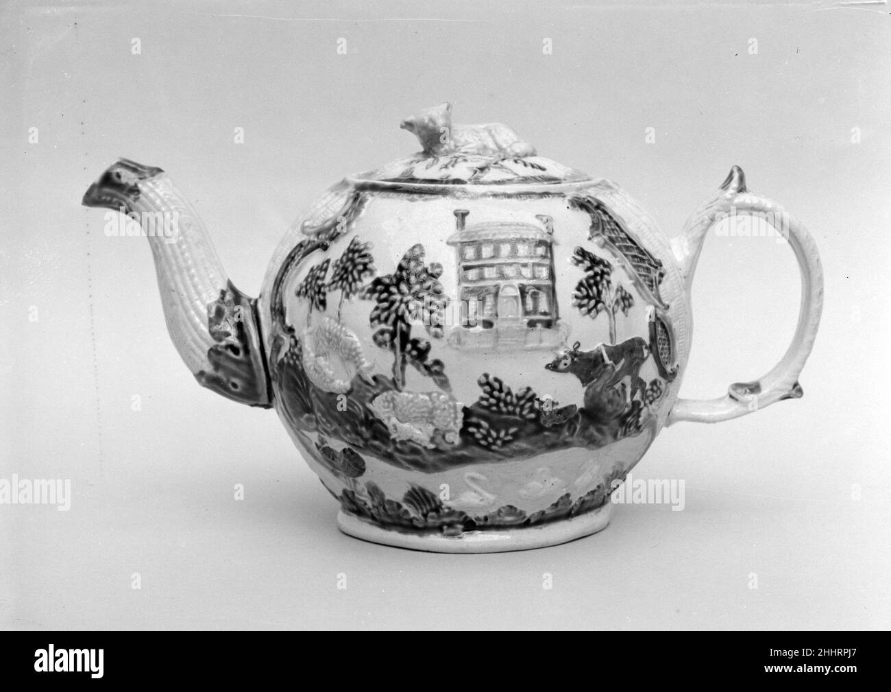 Théière 1750 Grande-Bretagne (marché américain).Théière.Britannique (marché américain).1750. Grès.Fabriqué à Staffordshire, Angleterre Banque D'Images