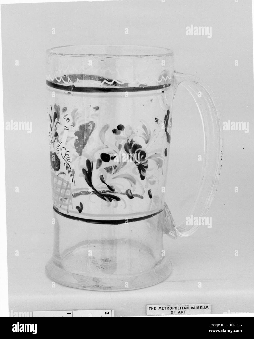 Mug 18th Century.Tasse.18th siècle.Verre sans plomb avec décoration en émail.Fabriqué en Bohême, République tchèque Banque D'Images