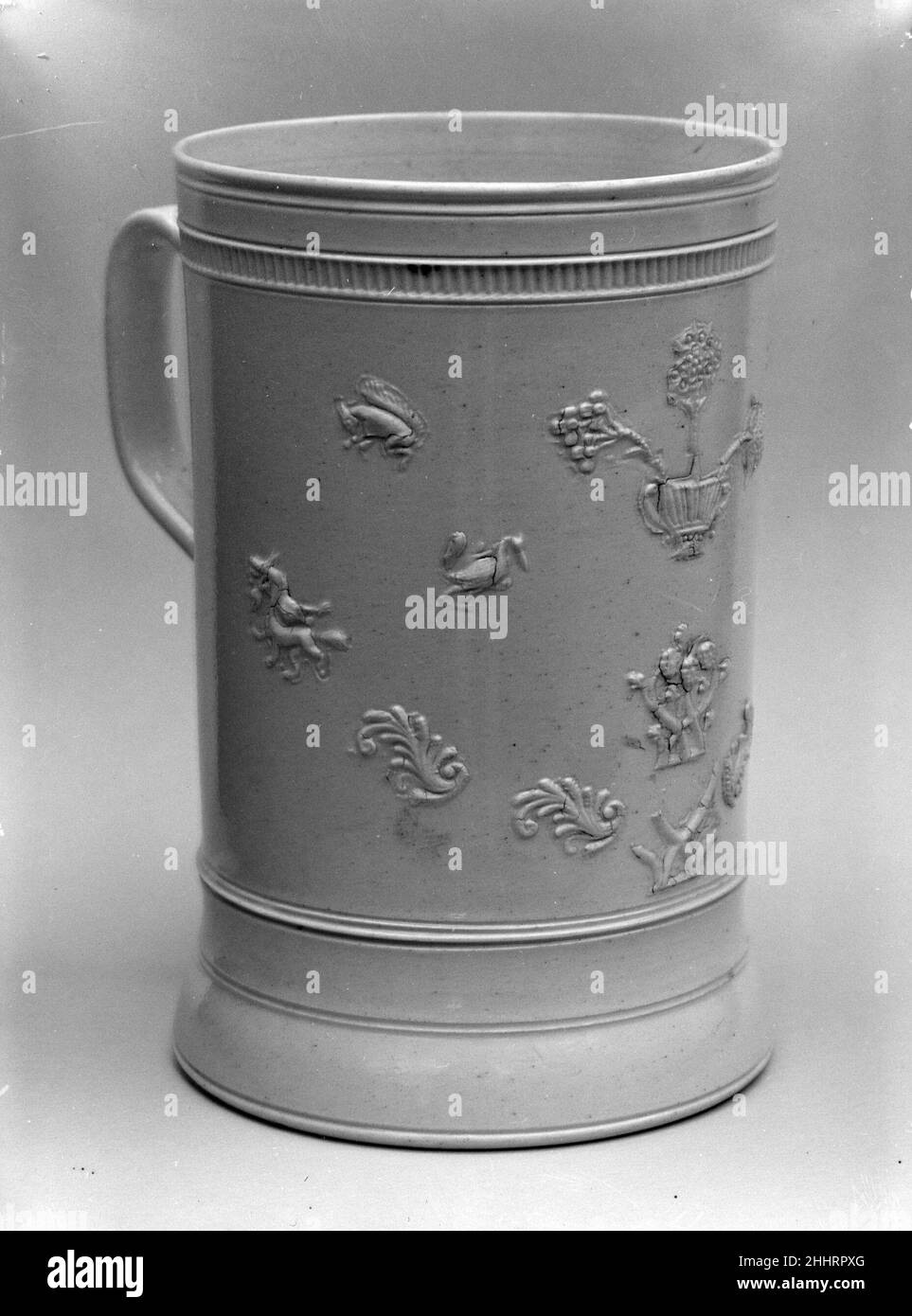 Mug 1740–60 Grande-Bretagne (marché américain).Tasse.Britannique (marché américain).1740–60.Grès.Fabriqué à Staffordshire, Angleterre Banque D'Images