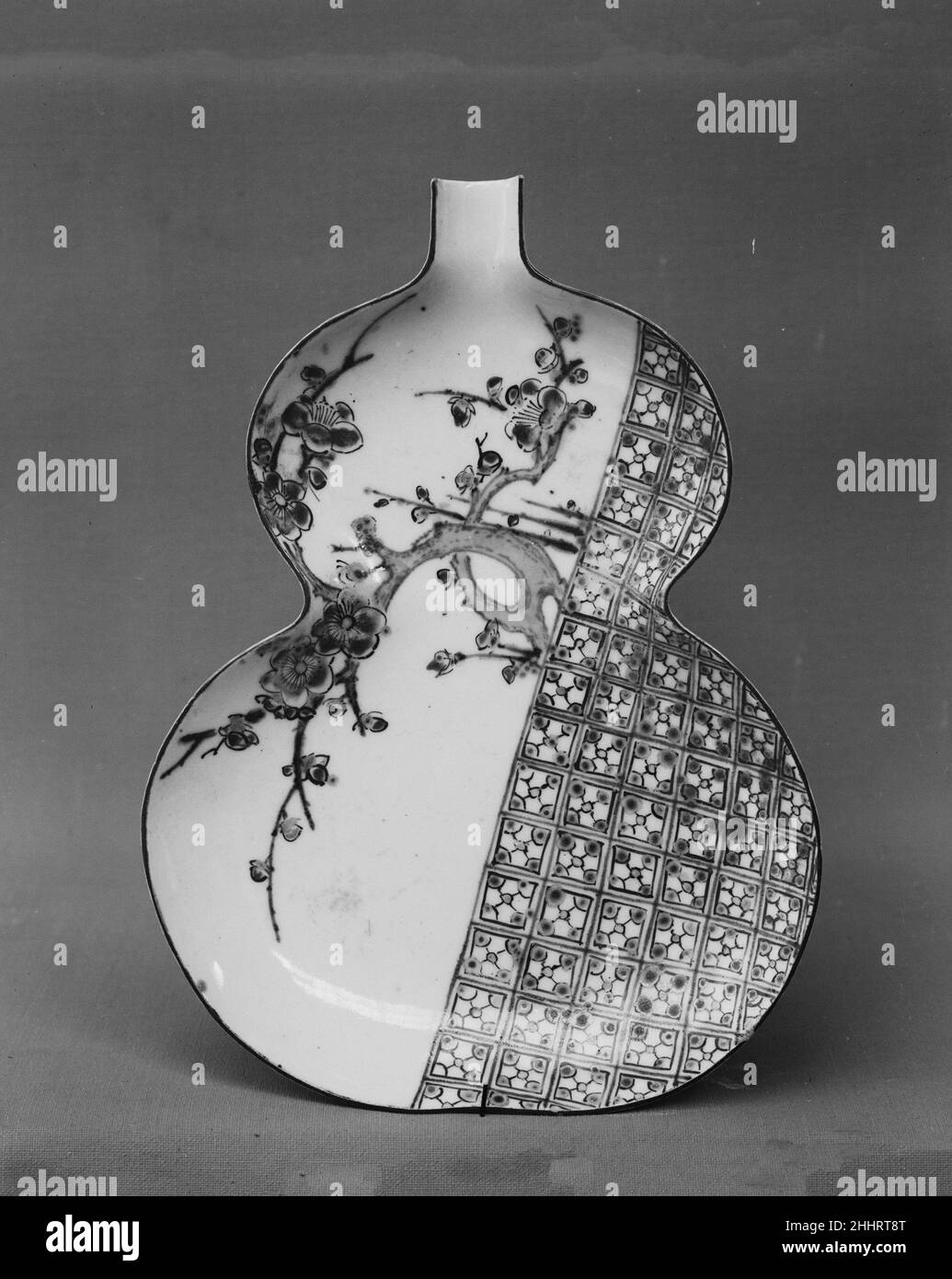 Plat à gâteau 1700 Japon.Plat à gâteau.Japon.1700. Porcelaine blanche décorée de bleu sous le vernis, émail polychrome (vaisselle Hizen, type Kutani).Période Edo (1615–1868).Céramique Banque D'Images Plat à gâteau 1700 Japon.Plat à gâteau.Japon.1700. Porcelaine blanche décorée de bleu sous le vernis, émail polychrome (vaisselle Hizen, type Kutani).Période Edo (1615–1868).Céramique Banque D'Images