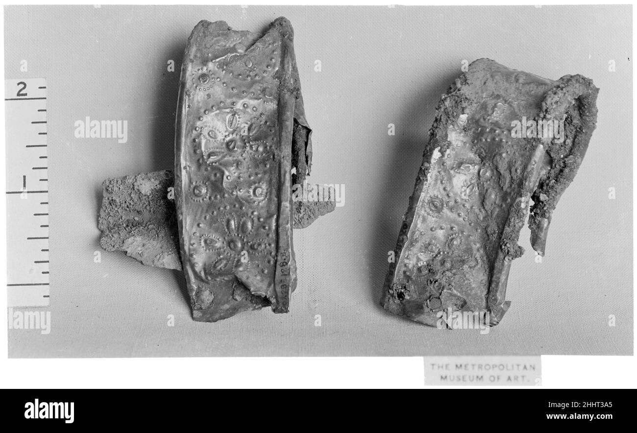 Paire de poignées électriques d'un kantharos (gobelet avec deux poignées verticales hautes) ca.1550–1500 C.-B. Helladic, Mycenaéan les fragments du vase auquel les poignées sont attachées indiquent sa forme et son matériau, l'argent.Paire de poignées électriques d'un kantharos (gobelet avec deux poignées verticales hautes).Helladic, Mycenaéan. CA.1550–1500 C.-B.Circuit électriqueFin Hellade I. Or et argent Banque D'Images