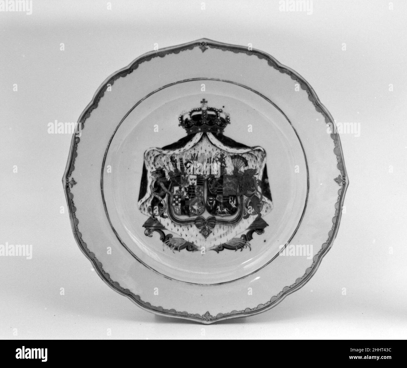 Plat (fait partie d'un service) chinois du milieu du 18th siècle, pour le marché allemand.Plat (fait partie d'un service).Chinois, pour le marché allemand. Mi-18th siècle.Porcelaine à pâte dure.Céramique-porcelaine-exportation Banque D'Images