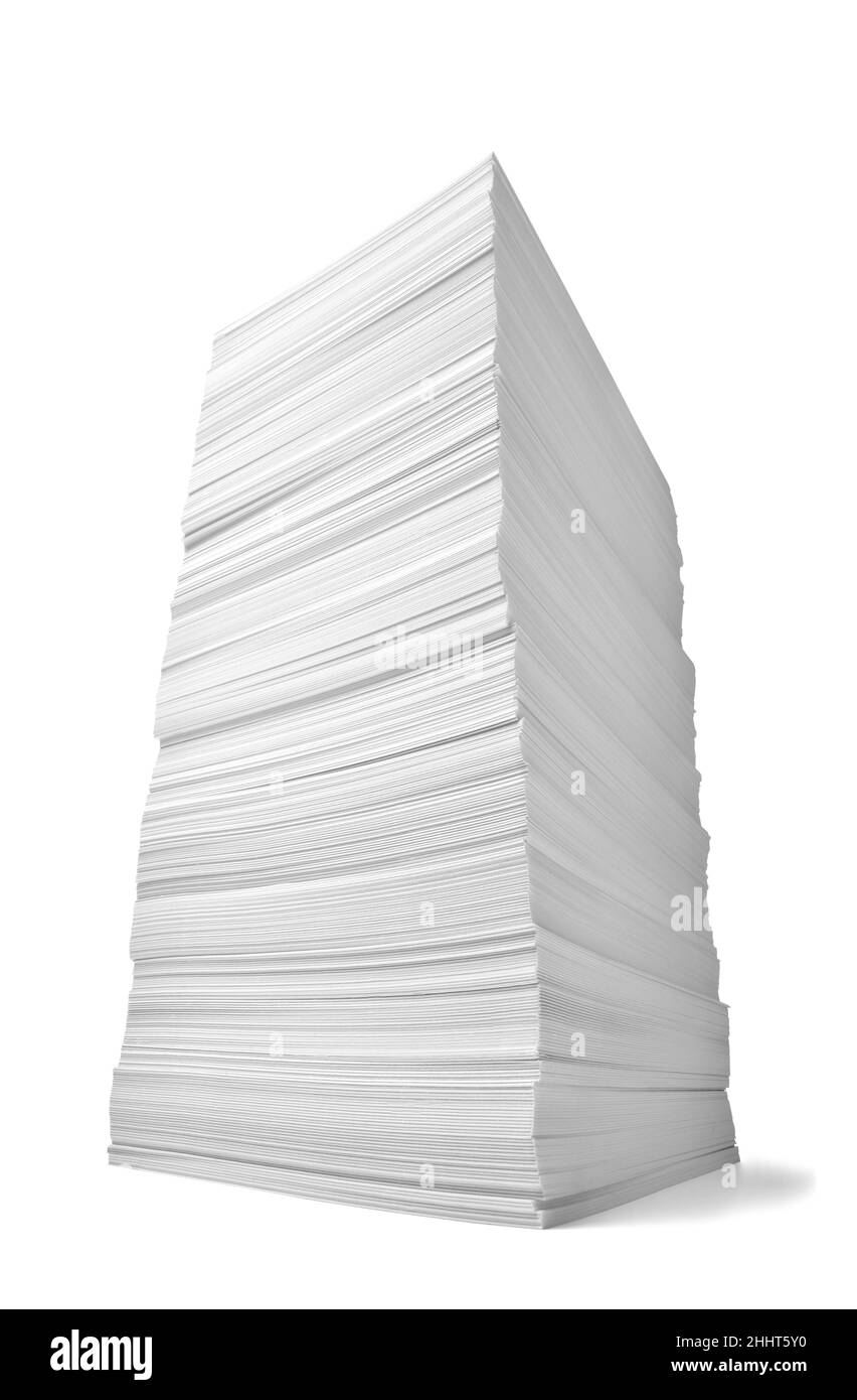 gros plan d'une pile de papier sur fond blanc Banque D'Images