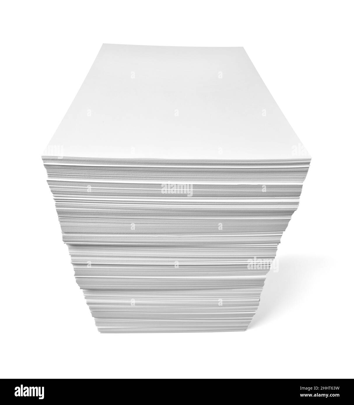 gros plan d'une pile de papier sur fond blanc Banque D'Images gros plan d'une pile de papier sur fond blanc Banque D'Images