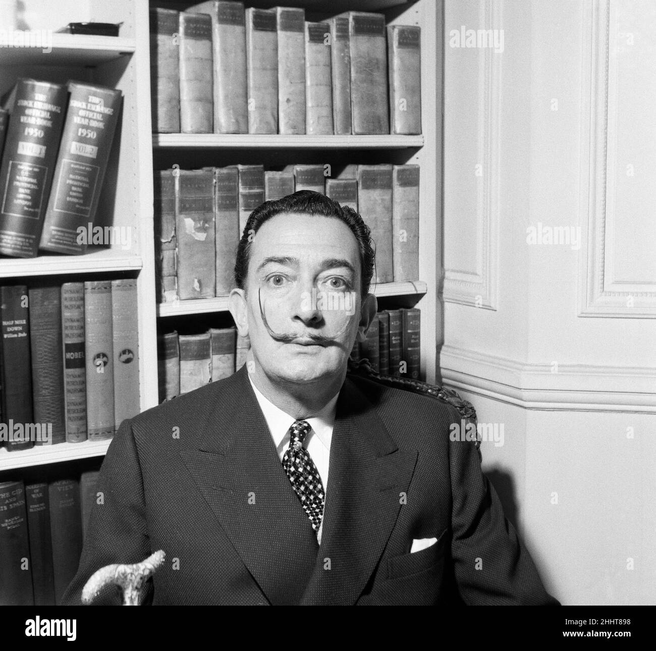 Salvador Dali doit peindre un portrait de Sir Laurence Olivier.27th avril 1955. Banque D'Images