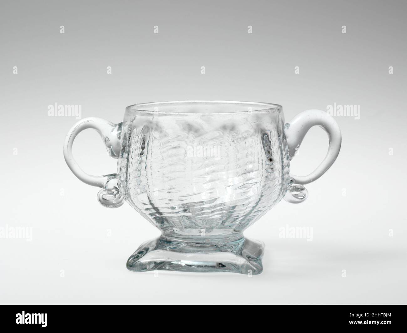 Bol à sucre 1765–90 peut-être par American Flint Glass Manufactory.Bol à sucre.Américain.1765–90.Verre moulé à motif soufflé.Peut-être fabriqué à Manheim, Pennsylvanie, États-Unis; peut-être fabriqué dans le comté de Gloucester, New Jersey, États-Unis Banque D'Images