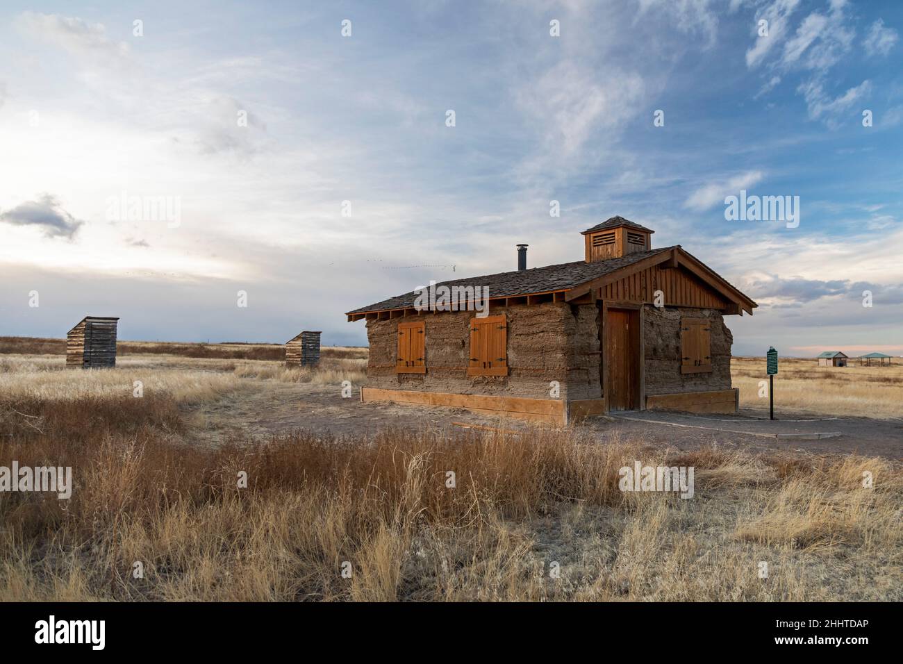 Aurora, Colorado - Une école d'une pièce de sod au Centre de conservation des plaines.Le Centre est une réserve de prairie résiduelle de 1100 acres, avec une réplique Banque D'Images