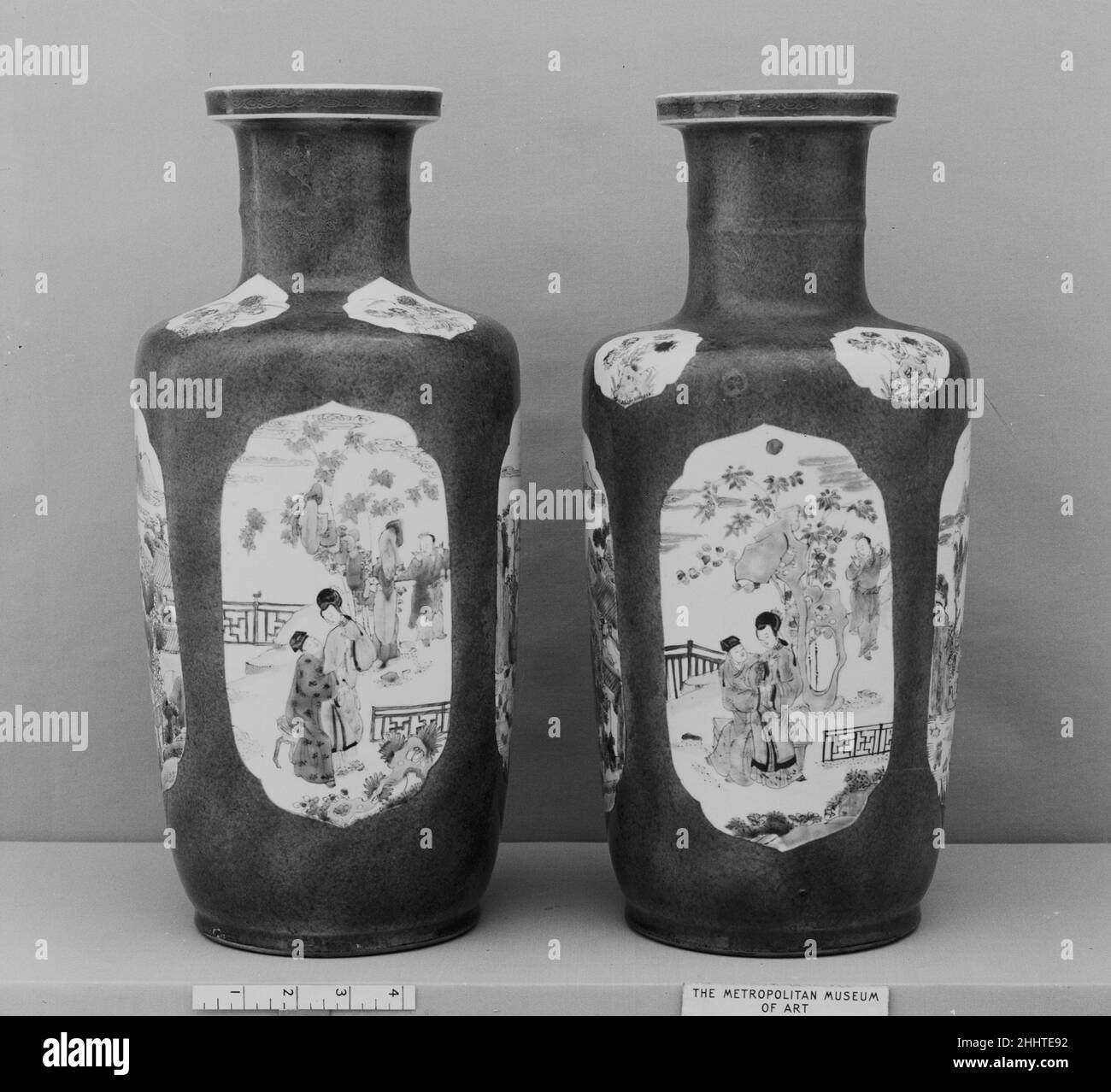 Vase Chine.Vase.Chine.Porcelaine peinte en émail vert famille.Dynastie Qing (1644–1911), période Kangxi (1662–1722).Céramique Banque D'Images