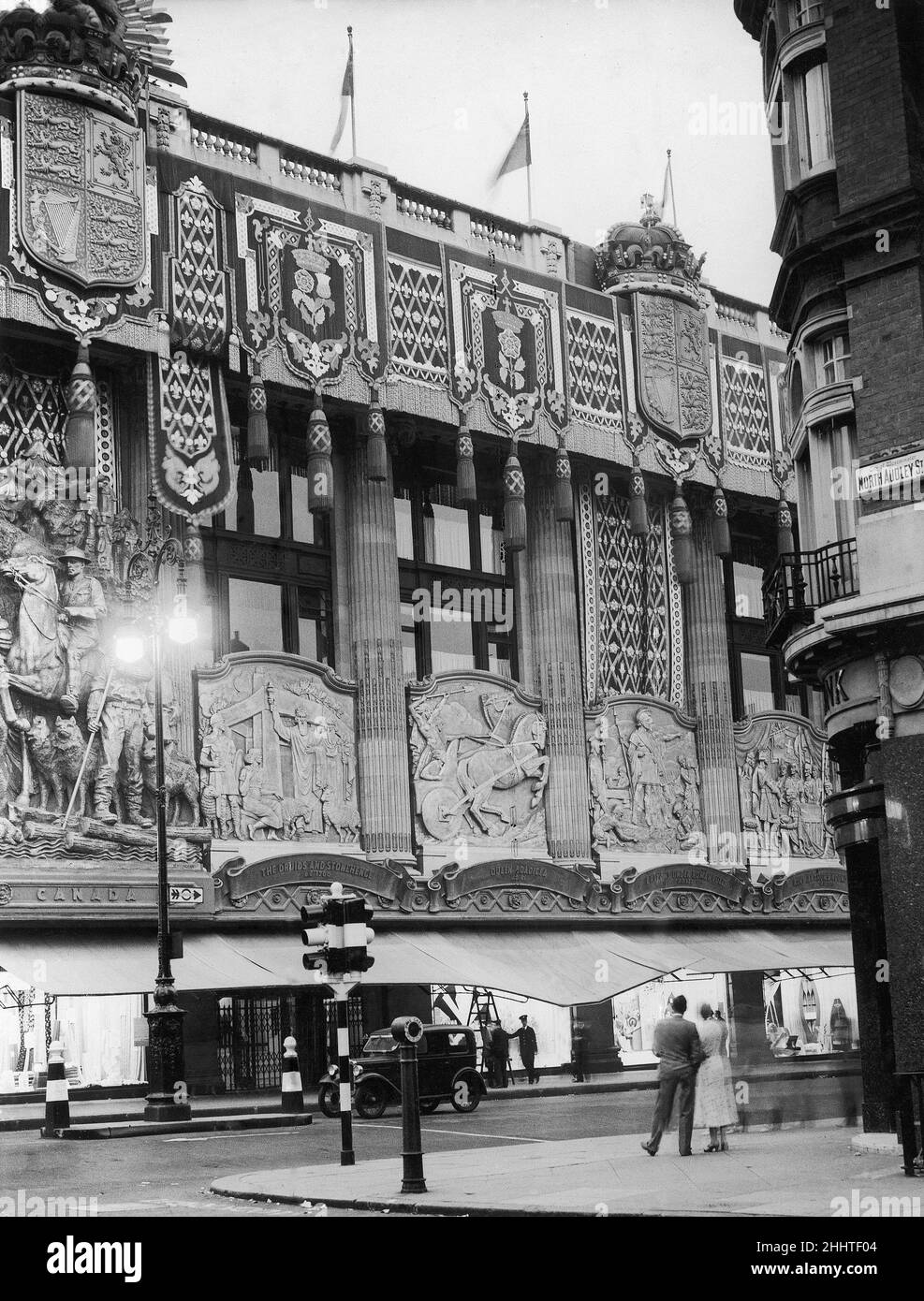 La façade du magasin Selfridges à Oxford Street, Londres .août 1937. Banque D'Images