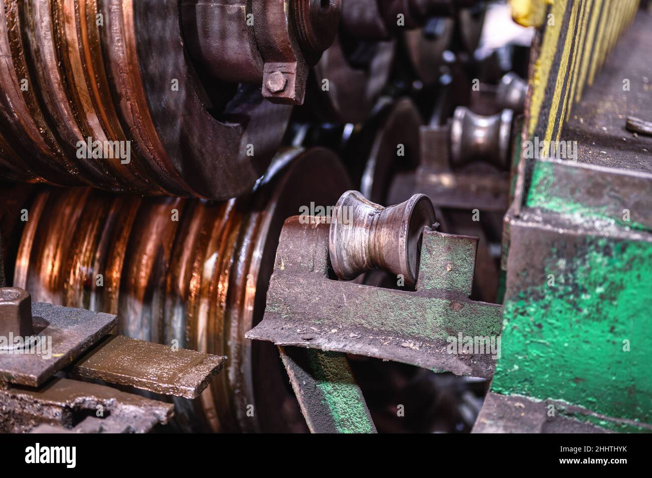 Rouleaux ronds d'un laminoir pour le laminage à froid de l'acier Photo  Stock - Alamy