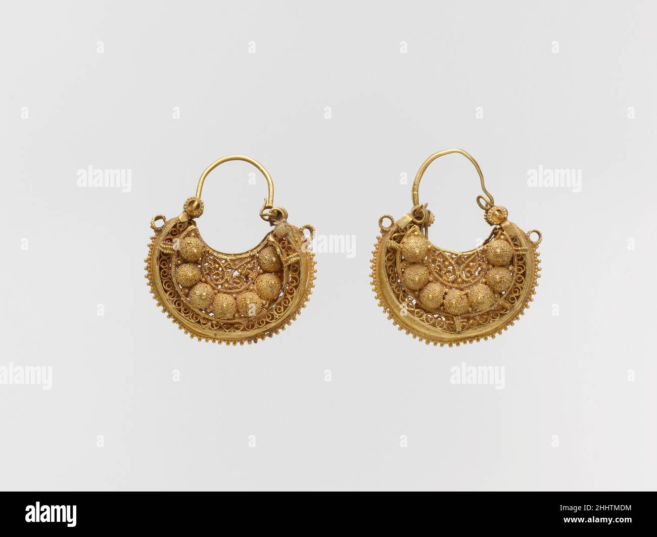 Boucles d'Oreilles Ancienne en Deux Tons d'Or Perle et Diamants