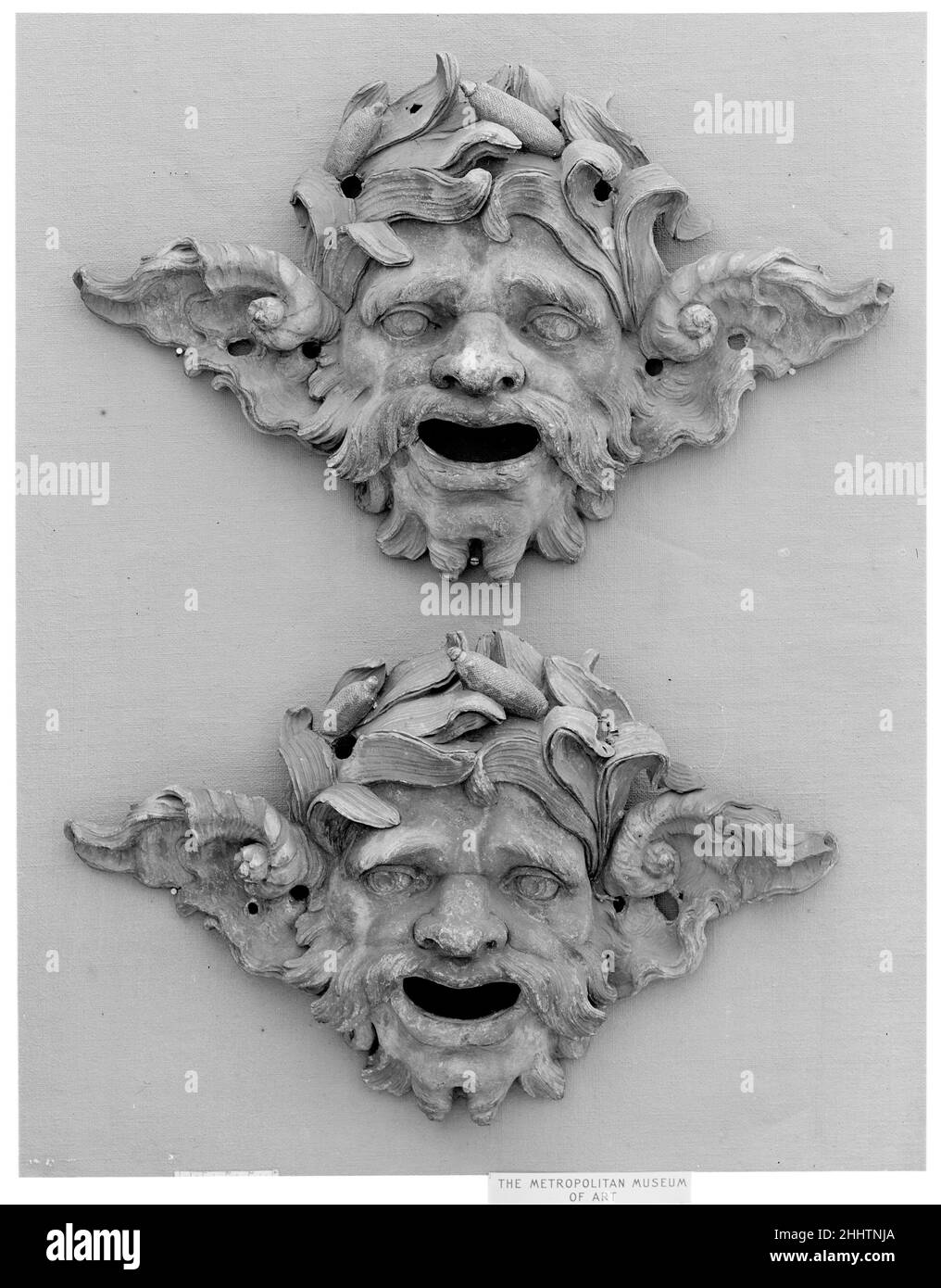 Masque (un de deux) 18th siècle français.Masque (un de deux).Français.18th siècle.Plomb.Métal de base Banque D'Images