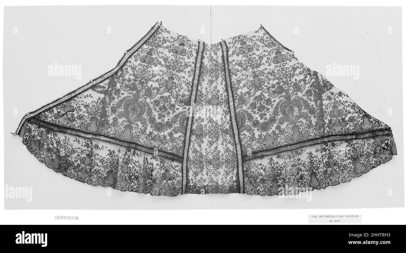 Jupe 19th siècle espagnol.Jupe.Espagnol.19th siècle.Dentelle bobin, blond noir.Textiles-lacets Banque D'Images Jupe 19th siècle espagnol.Jupe.Espagnol.19th siècle.Dentelle bobin, blond noir.Textiles-lacets Banque D'Images