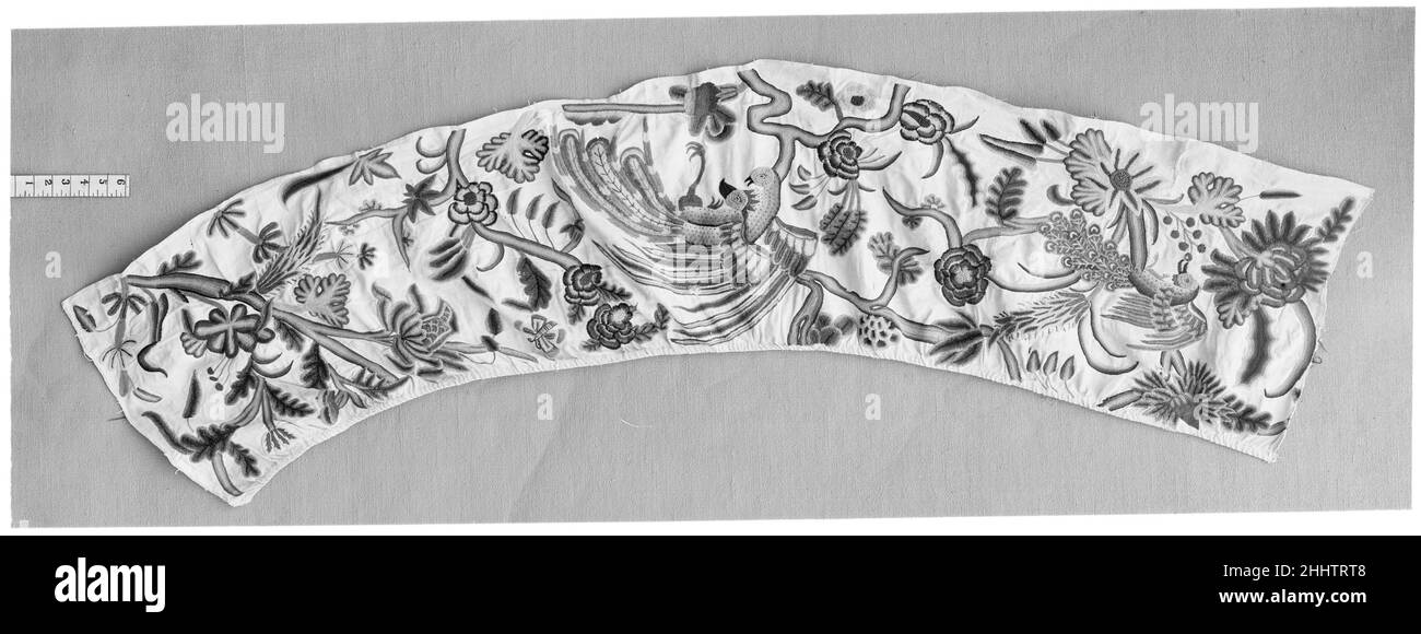 Cantonnière ca.1670–1700 britannique.Cantonnière.Britannique. CA.1670–1700.Coton et sergé de lin brodés avec laine de crême.Fabriqué en Angleterre Banque D'Images