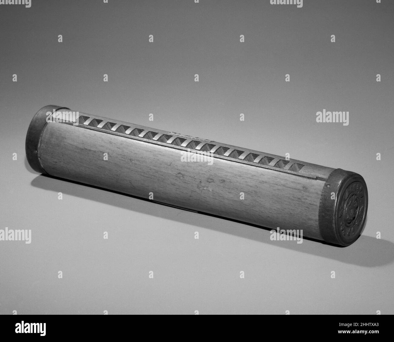 Harmonica 1860–70 allemand cette harmonica tubulaire a un roseau par ton.Harmonica.Allemand.1860–70.Hêtre, métal.Allemagne.Orgue à col roseaux sans aérophone Banque D'Images